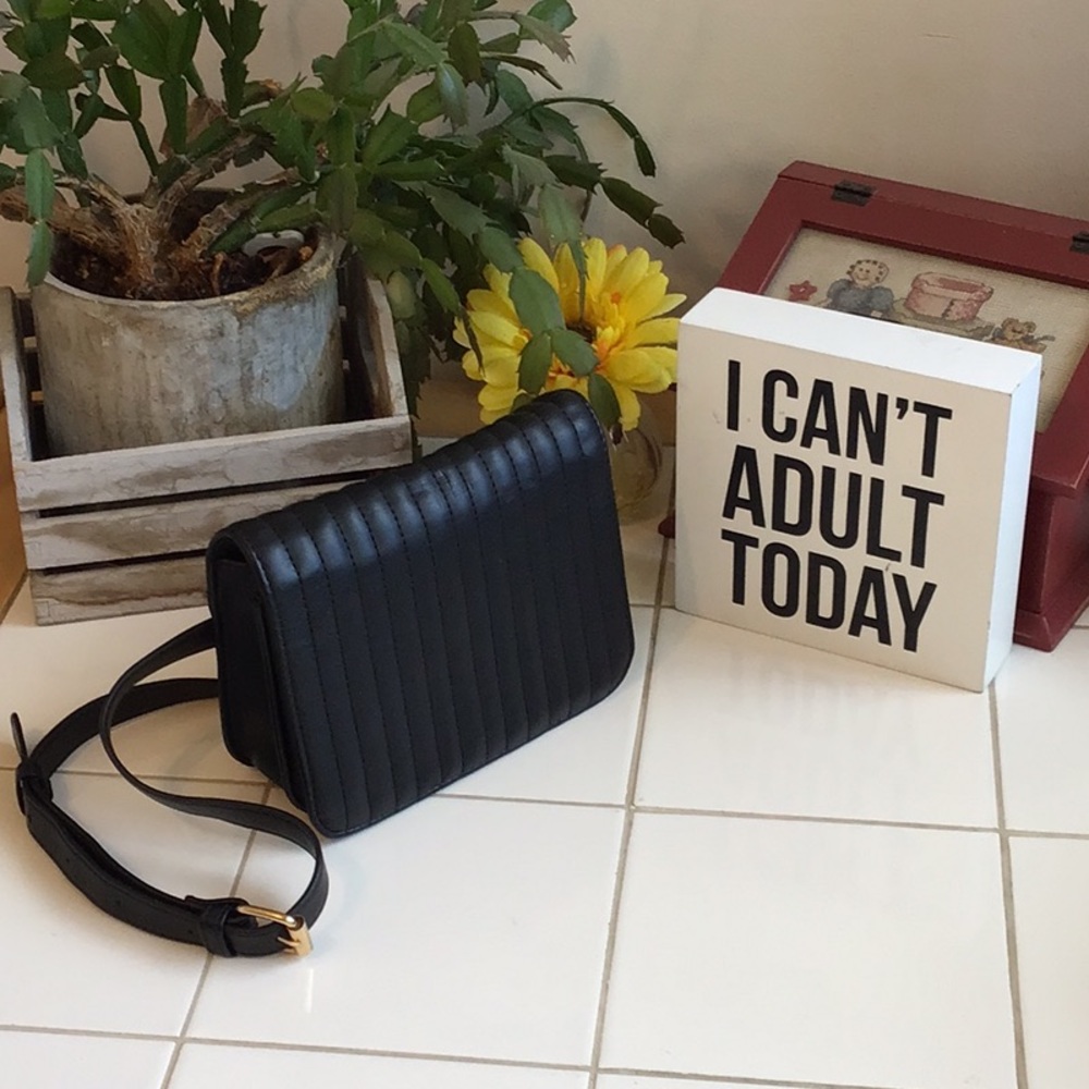 ‘Forever 21’ Black Quilted Fannypack/Sling